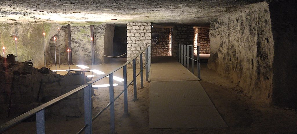LA CAVERNE DU DRAGON