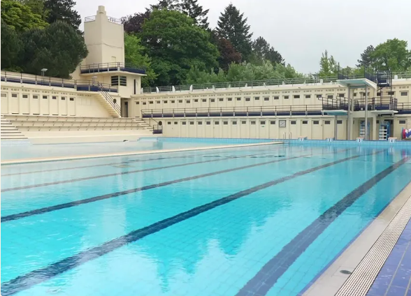 PISCINE MUNICIPALE ART DECO DE BRUAY LA BUISSIERE